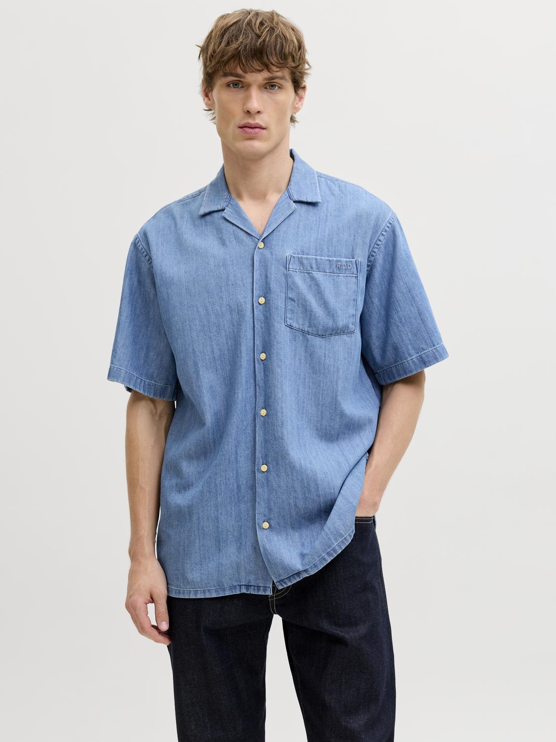 model_shot-front